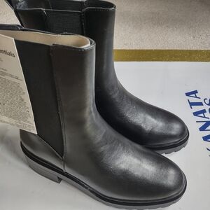 Amazon essentials women's shoes size 8.5us